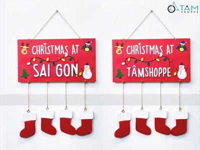 [Order 3-5 ngày] Bảng treo cửa Noel 4 tất đỏ Christmas at... theo yc [Bằng gỗ] BANGTREO-NOEL-02